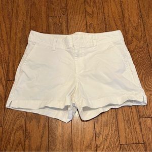 Gap Women’s White 3 Inch Mid Rise Shorts | Size 2